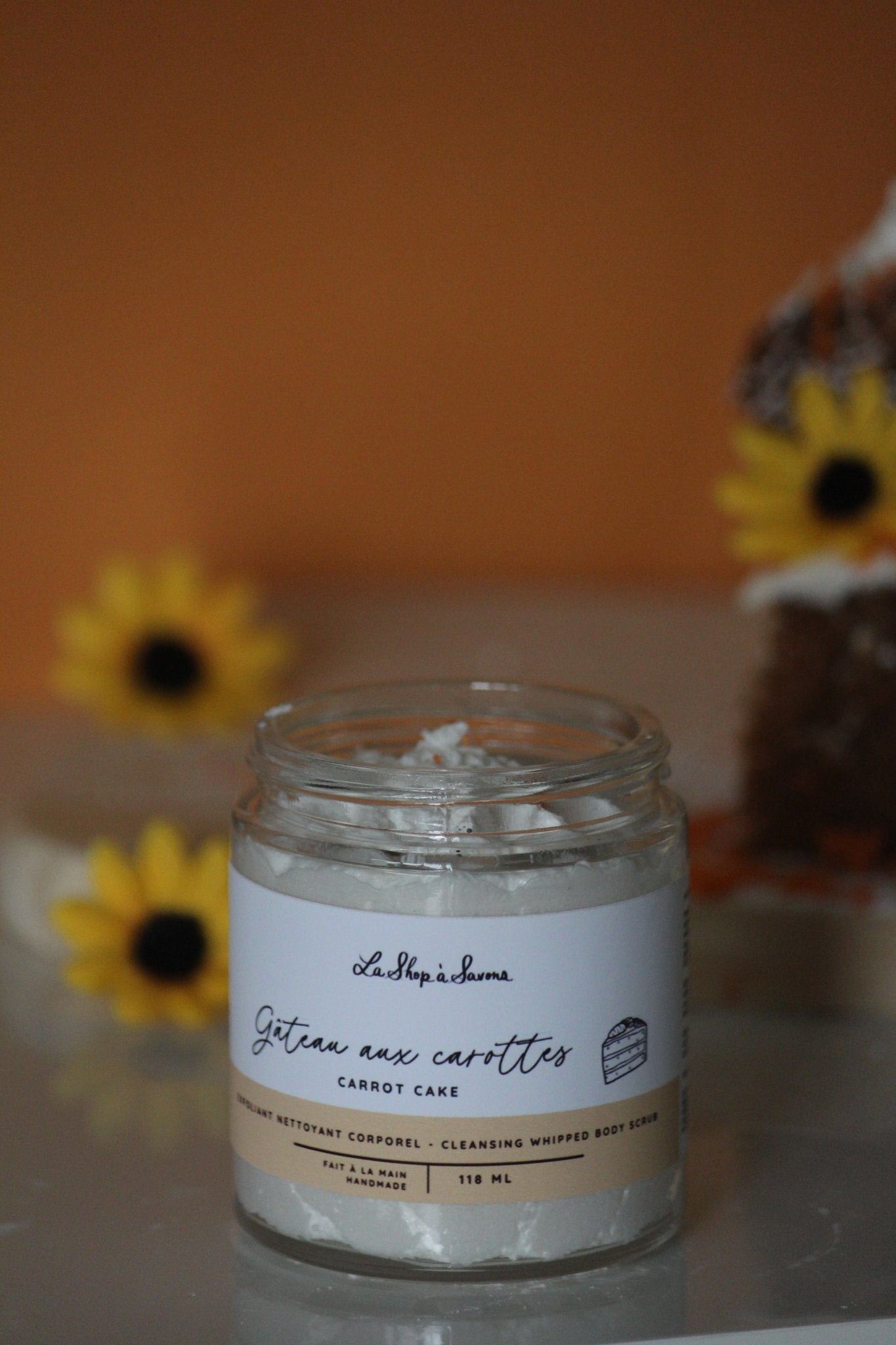 Exfoliant nettoyant corporel - Gâteau aux carottes - La Shop à Savons Inc.